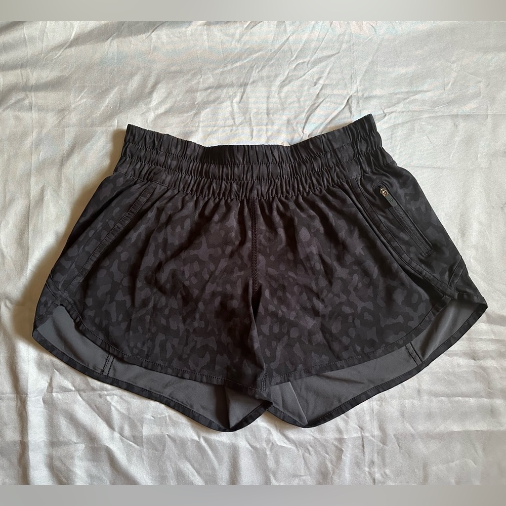 Lululemon Tracker Short V *4" Formation Camo Deep Coal Multi